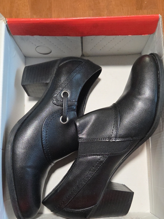 Yuu Shoes - Yuu Black Leather Low Block Heel